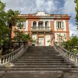 ...edificarono Villa Maria, meglio conosciuta come Villa Sbis�, residenza liberty che svetta su una collinetta all�interno del Campus universitario di Bari